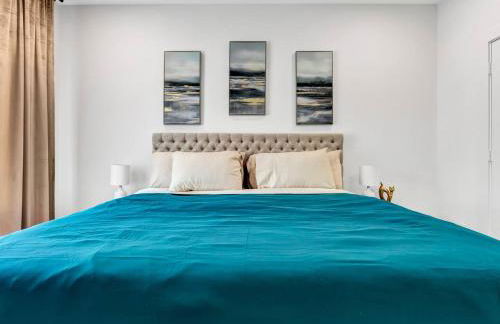 Dallas Escape w/ Rooftop + Yard • Sleeps 10 - Foto 17