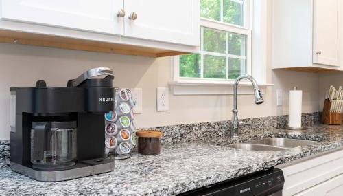 Charming 5bd - BBQ - Deck- 4mins Duke University - Photo 5