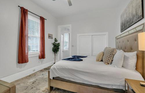 Bright Uptown home w gated parking - Foto 20