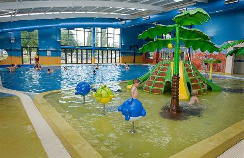 Lovely Static 6 Bed Caravan at Billing Aquadrome - Photo 9