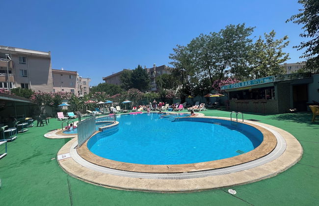 Golden Moon Apart Hotel - Photo 38