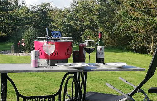 Forest Path luxury Studio Apartment with large bedroom bathroom and sauna Sleeps up to 4 - Photo 22