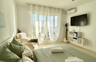 Sea View Studio with Balcony, Near Italy & Monaco - Foto 2
