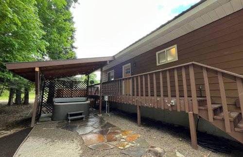 Vibrant Forest Retreat - Game Room, Spa, Fire Pit - Sleeps10 - Foto 11