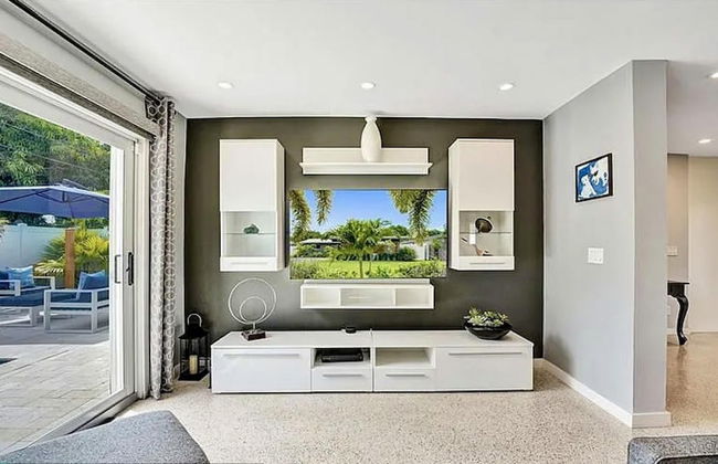 Beach Bliss 10 Mins to Waves 3BR Oasis With Pool - Foto 13