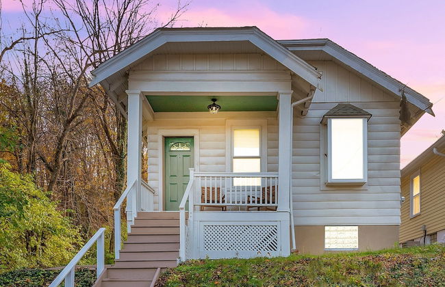 Cozy Cottage In The Heart Of Hyde Park 1 Bedroom Home by RedAwning - Photo 1