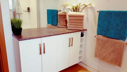 Yvi's 2-3 Bedroom Town Apartment - Foto 5