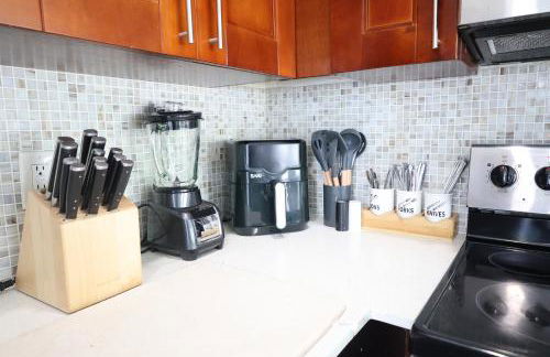 GREAT Luxe House NEAR Downtown & Marina in Miami - Photo 11