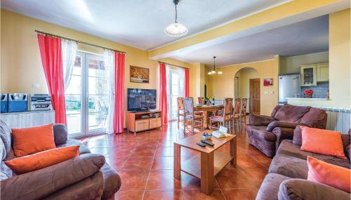 Four-Bedroom Holiday Home In Bregi - Foto 3