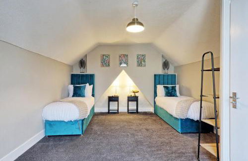 Large 5-Bedroom Home, Perfect for Long Stays & Team Accommodation - Foto 70