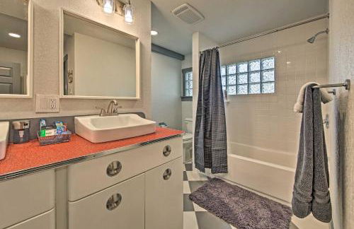 Retro Updated Blanco Abode - Steps to Main Street! - Foto 12