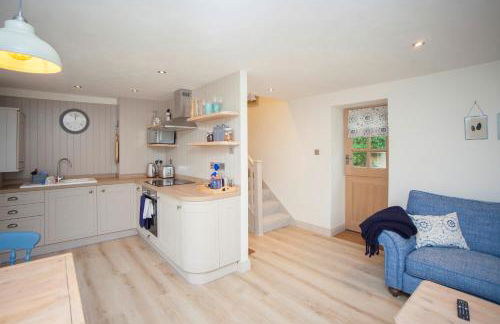 STABLES Stylish comfortable peaceful cottage with parking and outdoor space - Photo 41