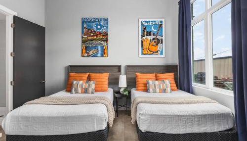 Home with Rooftop Deck & Garage, 2 miles to Downtown Broadway - Foto 4