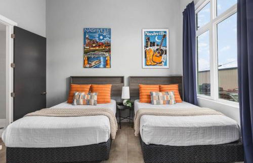 Home with Rooftop Deck & Garage, 2 miles to Downtown Broadway - Foto 4