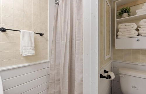 Quaint Lakeview Getaway Trails & Town at Your Doorstep - Foto 13