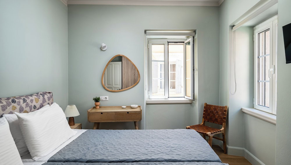 Petite Town Hall Apartment by Konnect, Old Corfu Town - Photo 1, Chambre