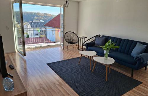Schöne Wohnung mit Balkon - Foto 1