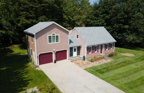 14mi to Mt. Snow! Arcade, Private Suite, King Bed! - Foto 1