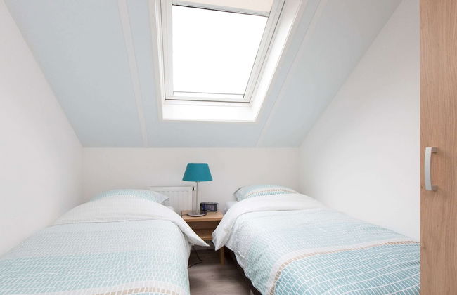 Holiday Home With Private Jetty on Water - Foto 3