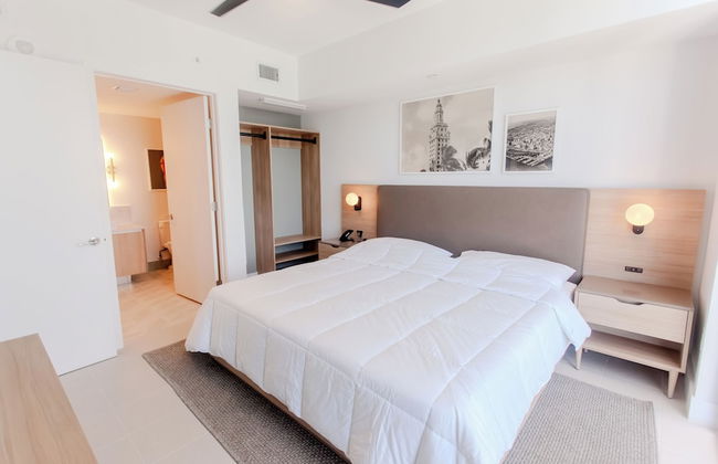 Luxurious Downtown Escape - Photo 1