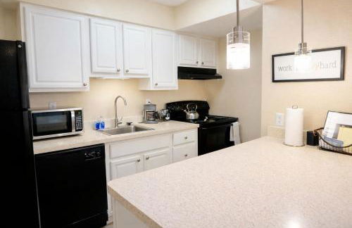 Down Town Convenience, TRAX, Self Check-In Studio - Foto 3