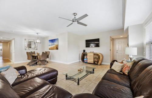 Ocean View Next to Pool and Amenities Corner Unit 3 Balconies OW20-201 - Foto 10