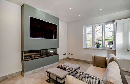 Luxury Detached House in Large Private Grounds, with Outdoor Jacuzzi and Sauna - Foto 51