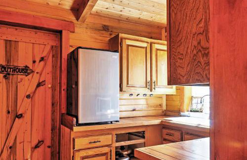 Remote Antimony Log Cabin with Green Meadow Views! - Foto 13