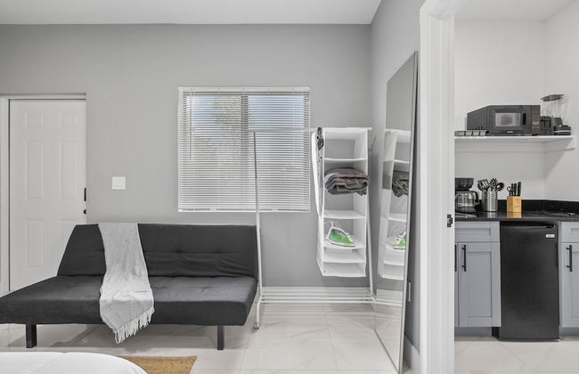 Charming Studio 5 Minutes From Wynwood - Photo 2