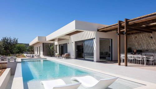 Villa Aglaea I Saltwater Pool & Amazing Seaview! - Photo 2