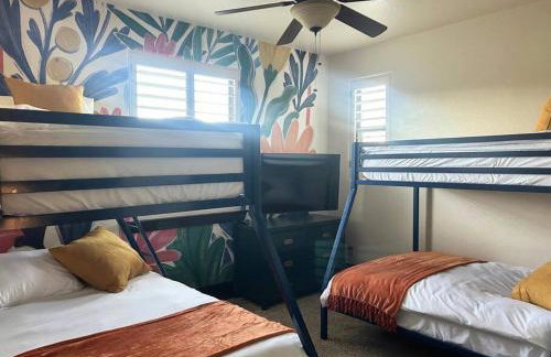 Stunning Spanish-Style Retreat with Pool Sleeps 28 - Foto 12