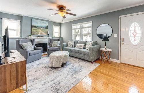 3 Mi to Hospitals Inviting Rockford Home with Yard! - Foto 4