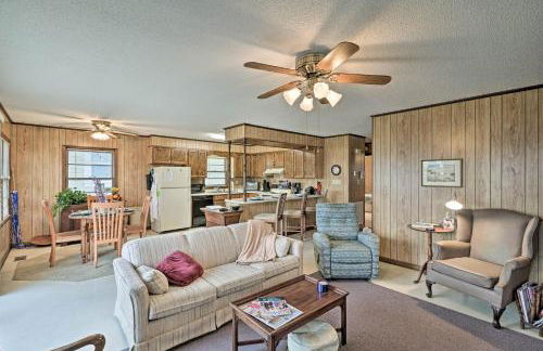 Pet-Friendly Second Row House Steps to Beach! - Foto 11