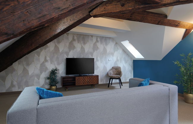 Golden Angel Suites by Adrez Living - Photo 40