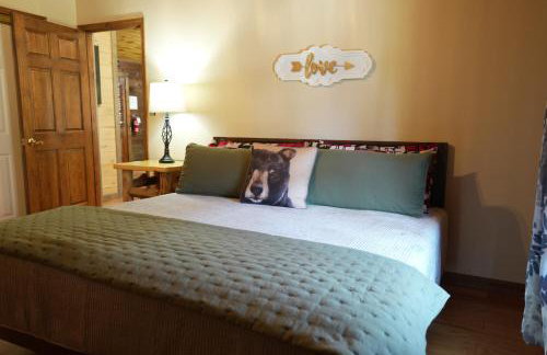 LOVE SHACK - Photo 16