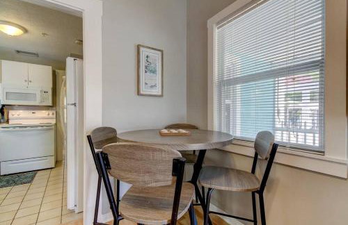 Rare- Downtown 2 bedroom! Family friendly! - Photo 7