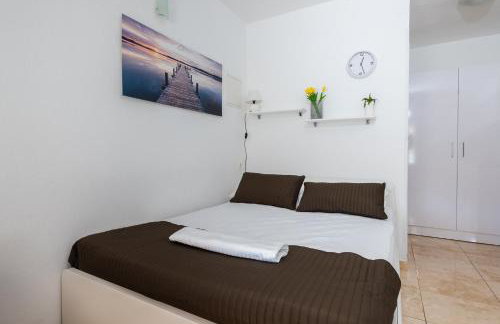 Apartments by the sea Molat - 18433 - Photo 16