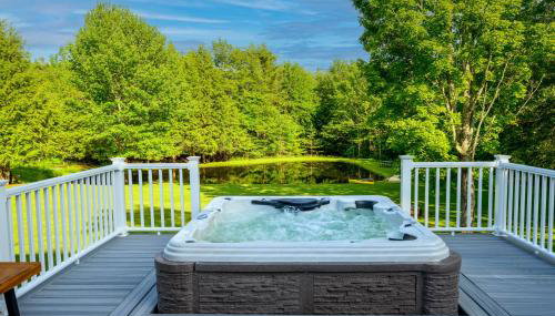 Lux estate! Hot tub, 8 acres, firepit, game room, private pond, EV, lots of privacy, 10 mins to town - Foto 4