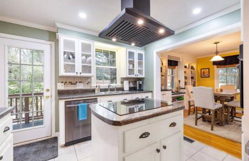 Hillside Hot Tub Hideaway! King Bed / Fire Pit - Foto 20