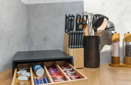 DG - Einfach aber sehr komfortabel - Wohnung für bis zu 12 Personen - Gruppen, Messe, Monteure, Studenten - Voll ausgestattet - 3 Smart-TV 55 Zoll Netflix, 1000 Mbit WLAN, voll ausgestattete Küche - Foto 19