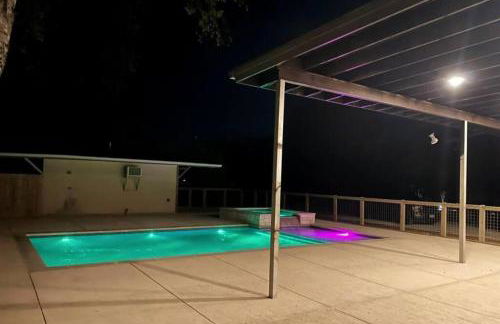 6 BDRM Wine Country Compound on 2 Acres! Pool/HotTub & Club House - Foto 34