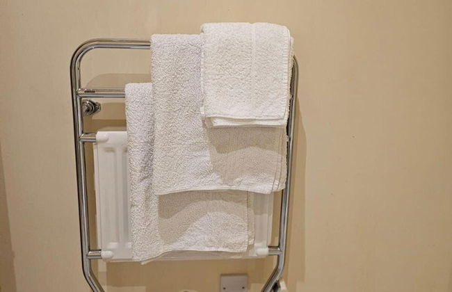 Apartment - Free Parking & Near Hospital - Photo 8