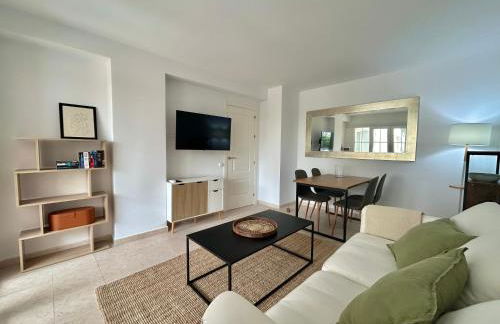 Marbella Beachside Apartment - 1 Min Walk to beach - Photo 8