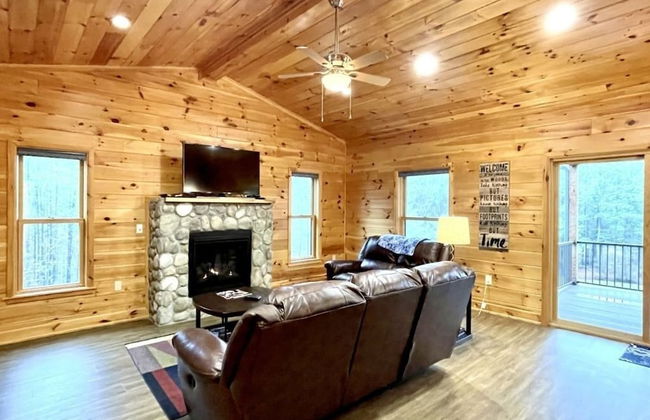 Charming, pet friendly cabin, perfect for fishing, family, hiking and R&R! 2 Bedroom Cabin by RedAwning - Foto 5