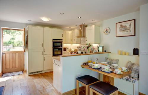 Upper Gelli Luxury Holiday Lodge, Converted Dairy & Cosy Shepherds Huts - Photo 77