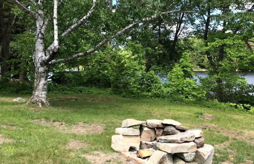 Lakefront Cabin Rental with Large Screen Porch near Baxter State Park, Maine - Foto 8