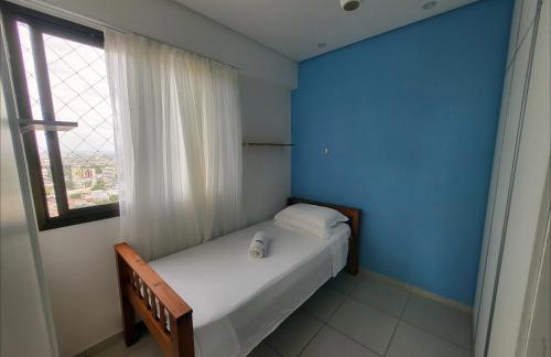 Confortável apartamento com 2 quartos, sendo um suíte, varanda, ampla sala, cozinha área de serviço e banheiro social - Foto 6