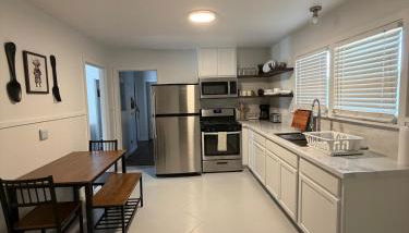 The Crew House 2BR 1BA Near Refineries - Foto 4