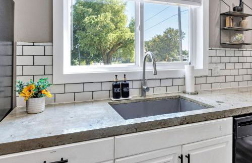 Lazy River Villa - Hottub! Fenced Yard! Fire Pit! - Foto 26