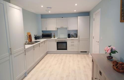 Richmond Cottage - Brand New 4BR Holiday Home, just 3 minutes from the beach with Pool Table and Free Parking - Foto 29